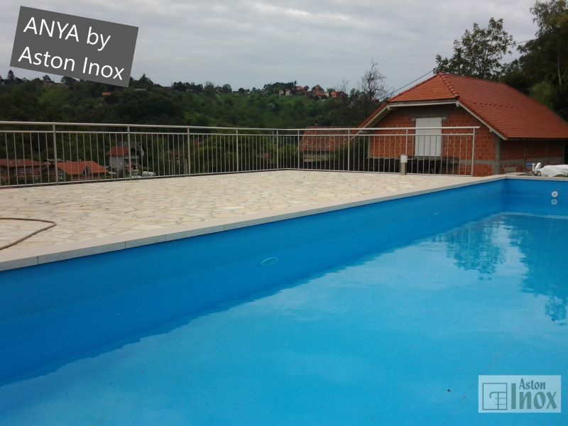 Inox ograda za balkone i terase sa okomitim ispunama